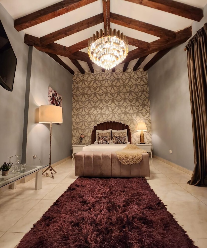 Deluxe Room, 1 Queen Bed photo 1