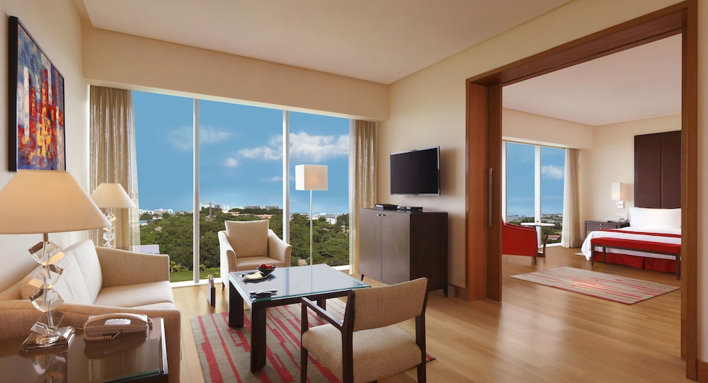 Executive Suite - Photo 2