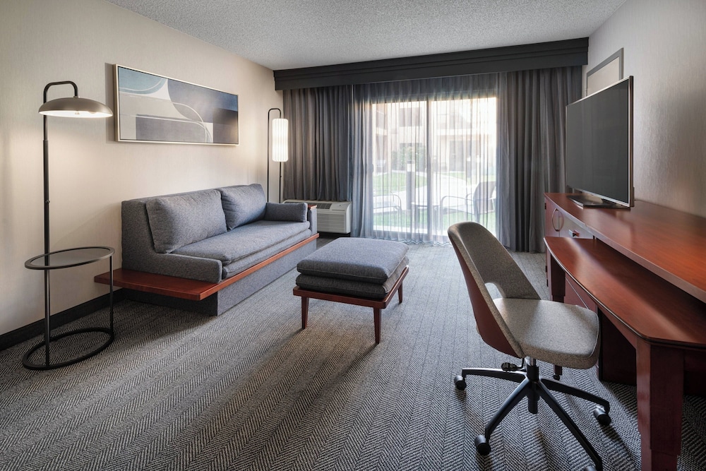 Suite, Multiple Beds - Photo 4