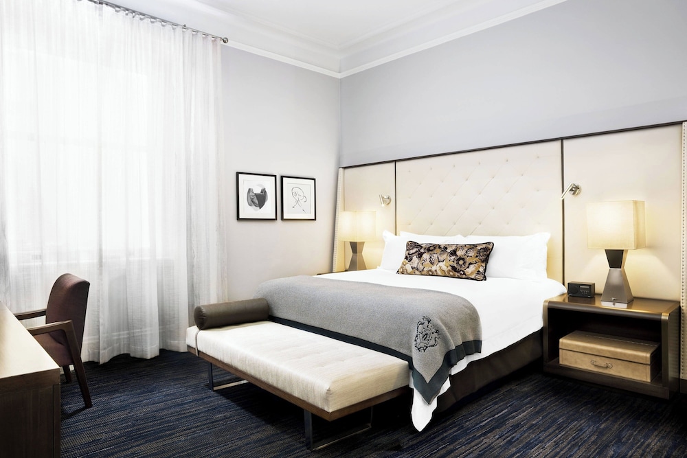 Superior Room, 1 King Bed (Hearing Accessible) - Photo 1