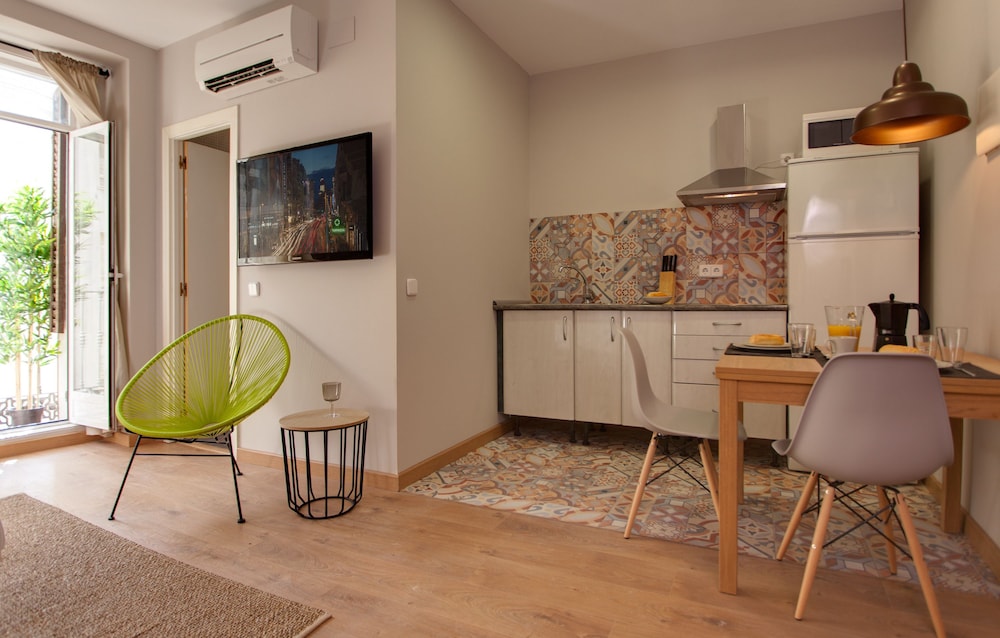 Apartment, 2 Bedrooms, Balcony (5 Guests) photo 2