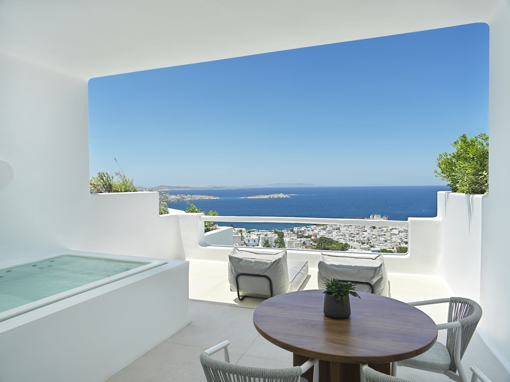 Signature Suite, Jetted Tub, Sea View - Photo 31