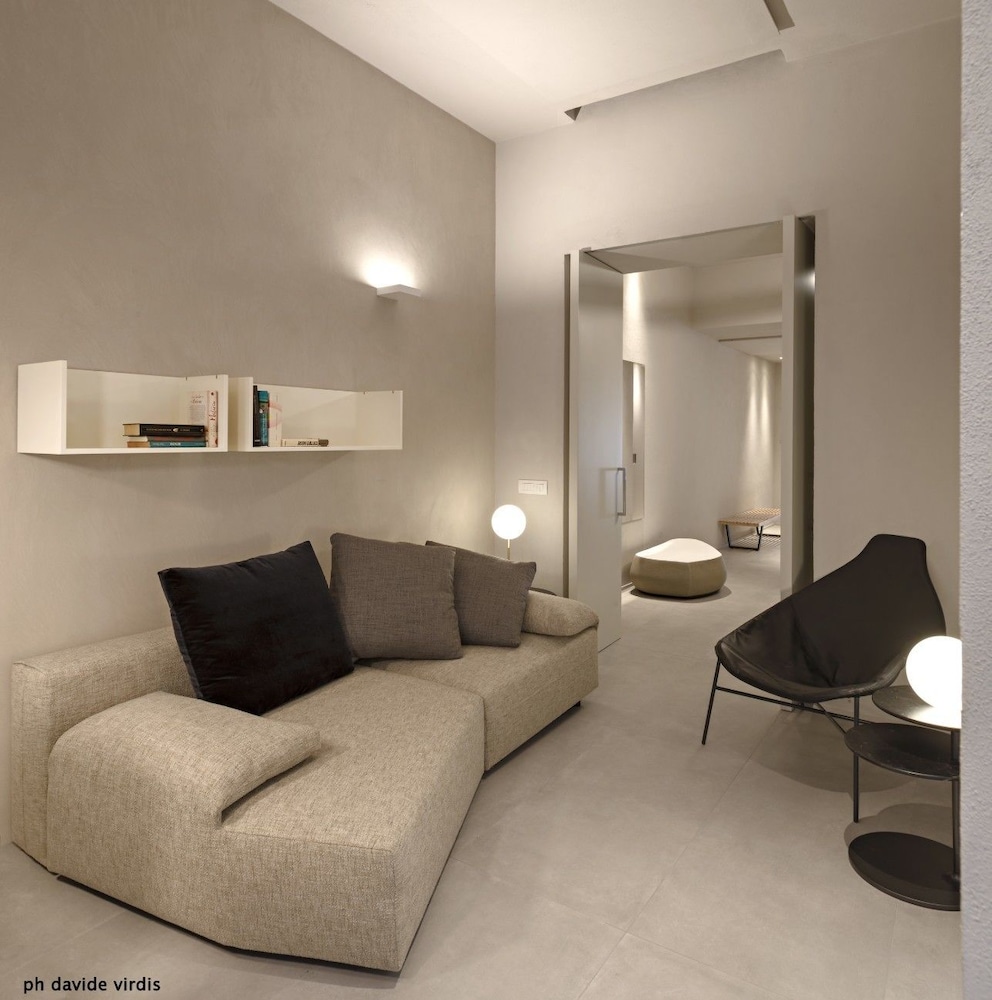 Suite, Annex Building (Rock, 50 meters away) - Photo 1