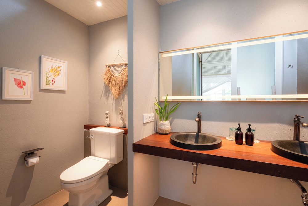 Cabana with Free Minibar - Photo 17