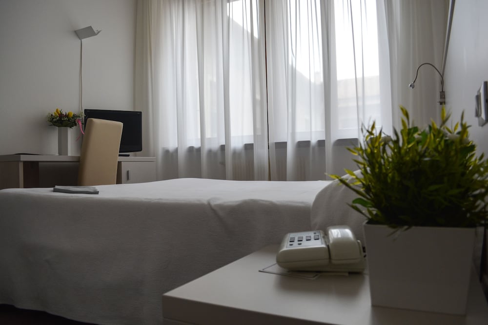 Classic Double or Twin Room - Photo 2