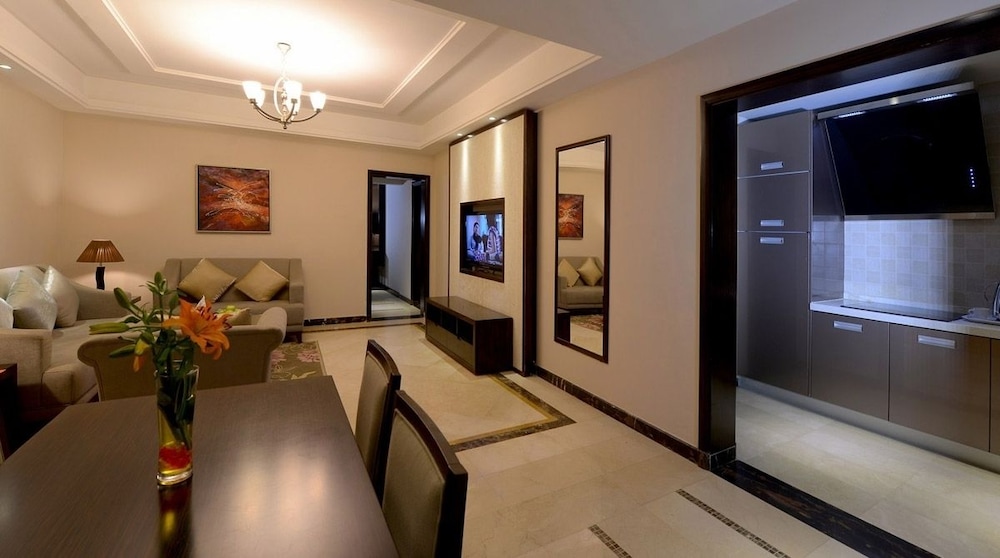 Suite, 2 Bedrooms (With 2 Bathrooms)