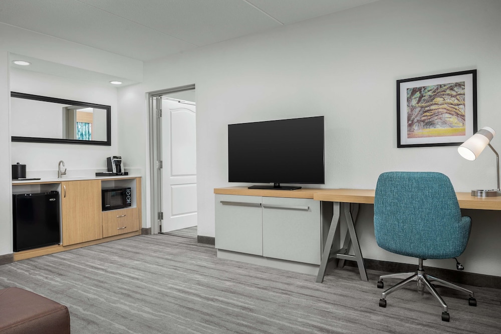 1 King Bdrm Suite with Mobility Access w/3x3SHWR - Photo 3