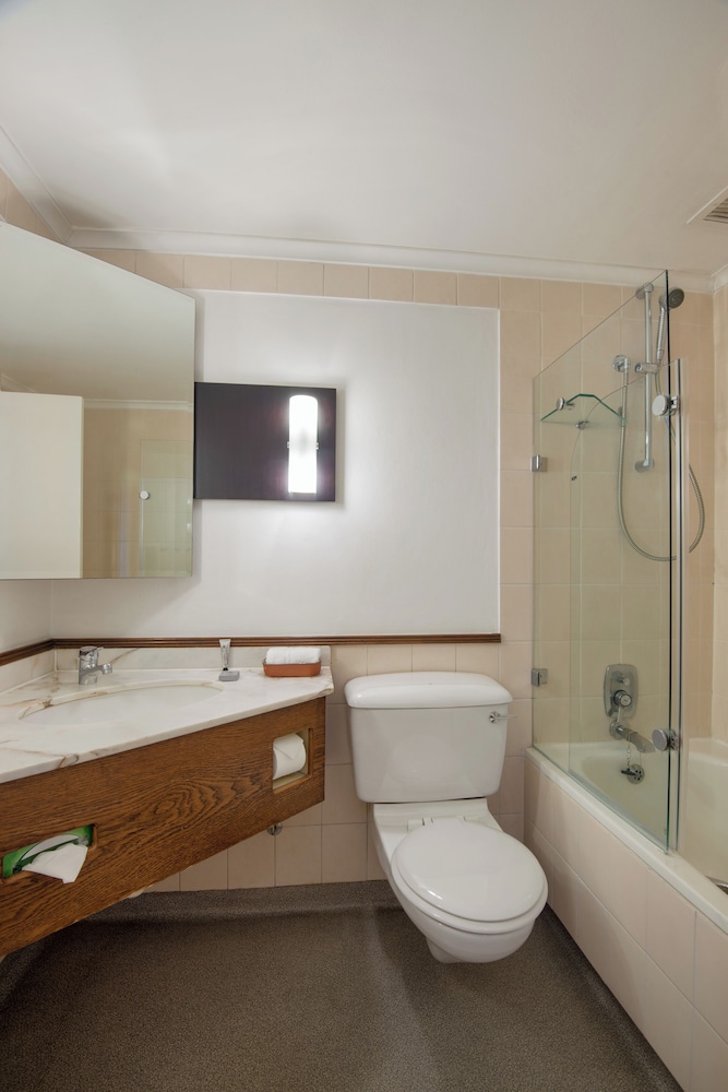 Executive Room - Photo 6