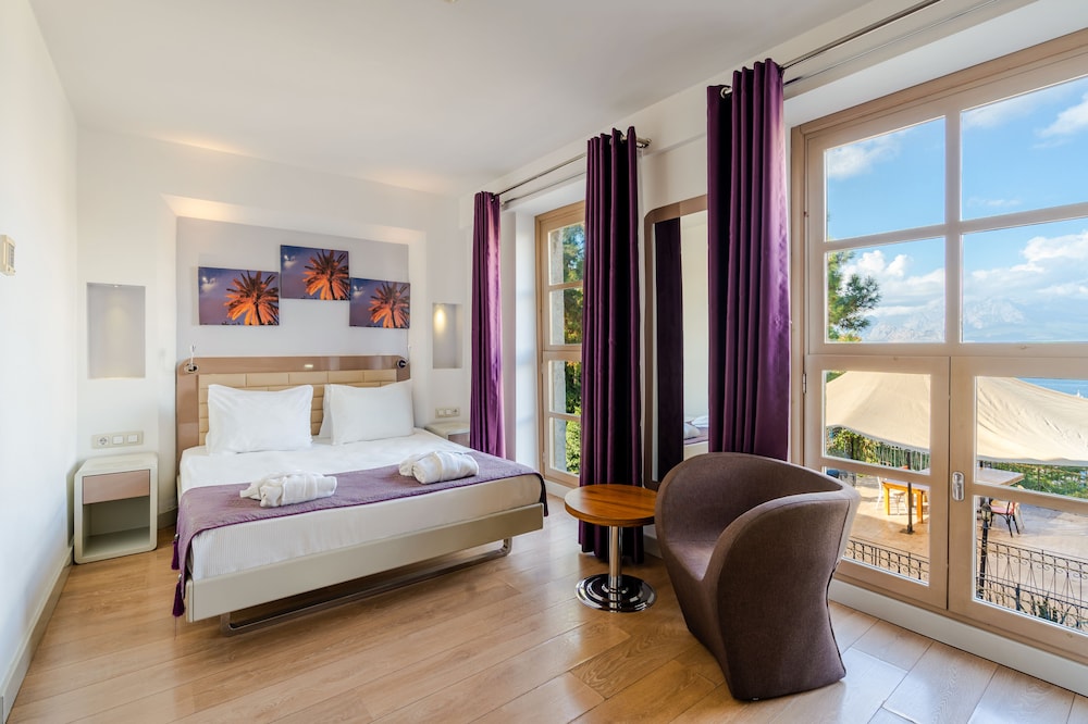 Deluxe Room, 1 Double Bed, Non Smoking, Sea View - Photo 3