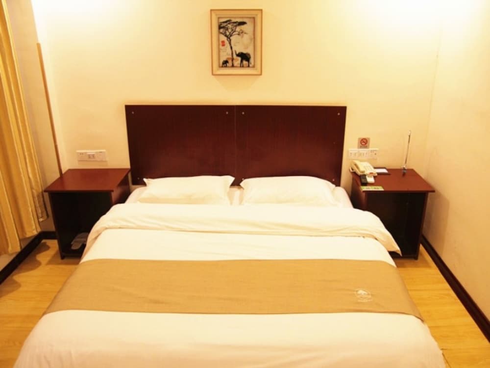 Room, 1 King Bed photo 3