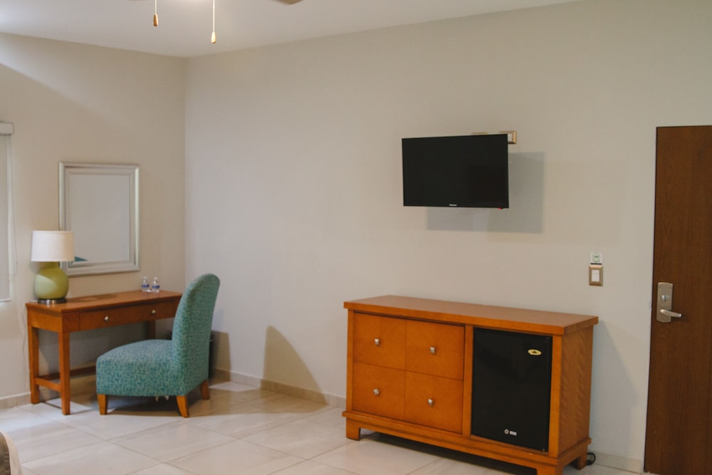 Deluxe Double Room, 2 Queen Beds photo 2