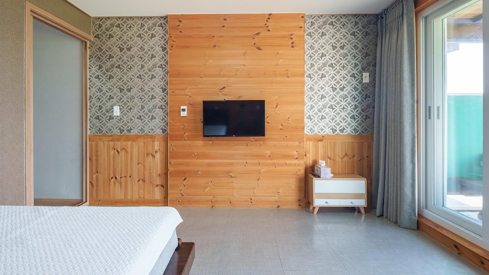 Basic Room, 1 Bedroom (1F 102, (39.67m²)) - Photo 6