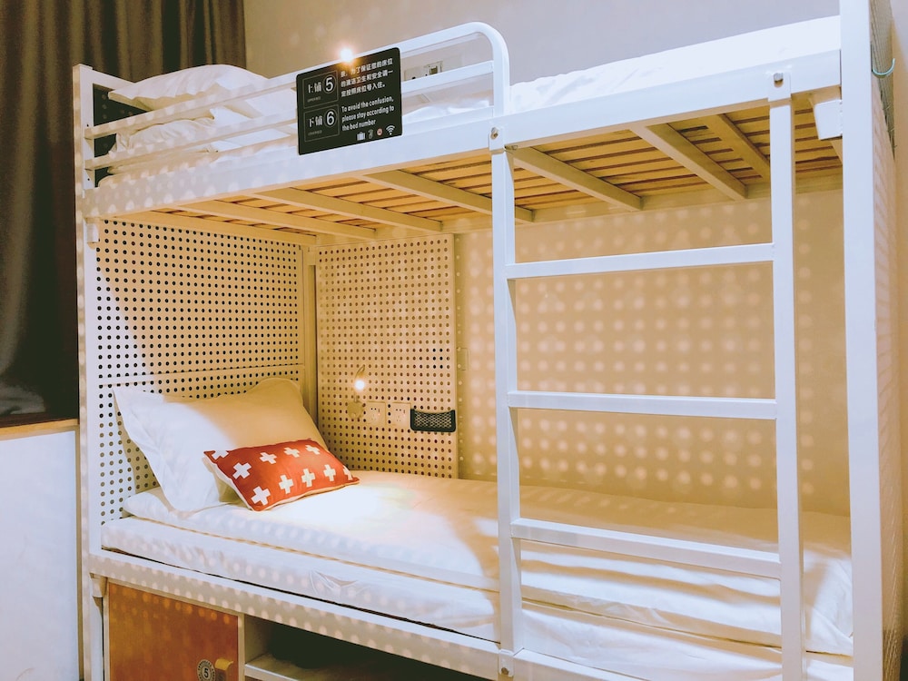 1 Bed in 8-Bed Premium Shared Dormitory,Men Only photo 1