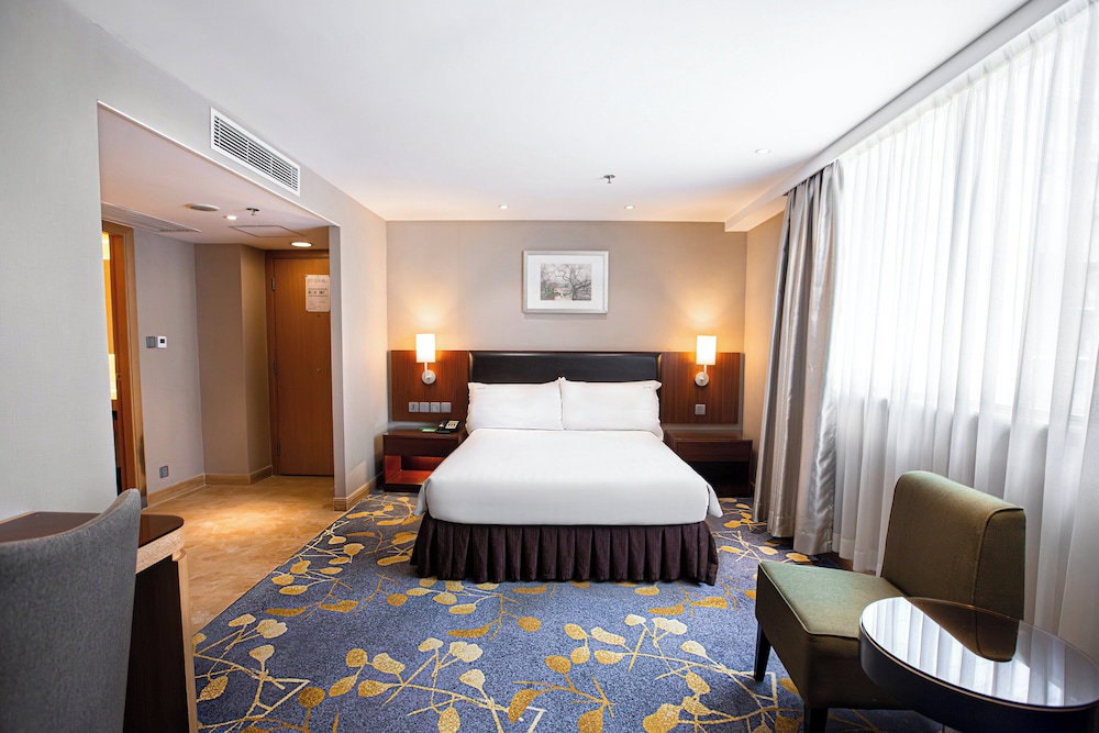 Standard Room, 1 Queen Bed, Smoking photo 3