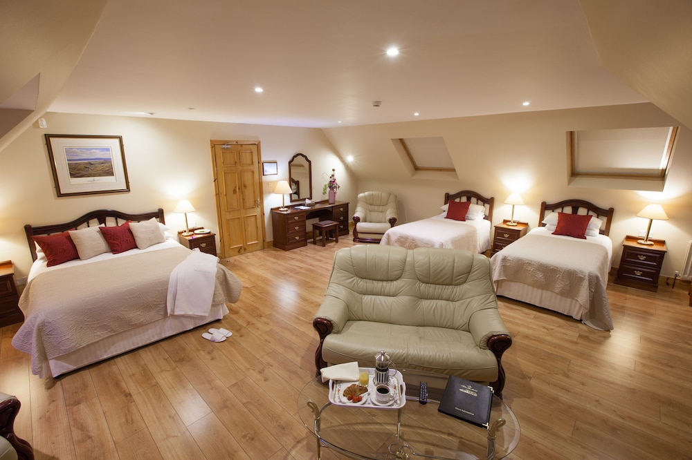 Junior Suite Ensuite with Bath Sea View (Golf Course View - Room 2) photo 1