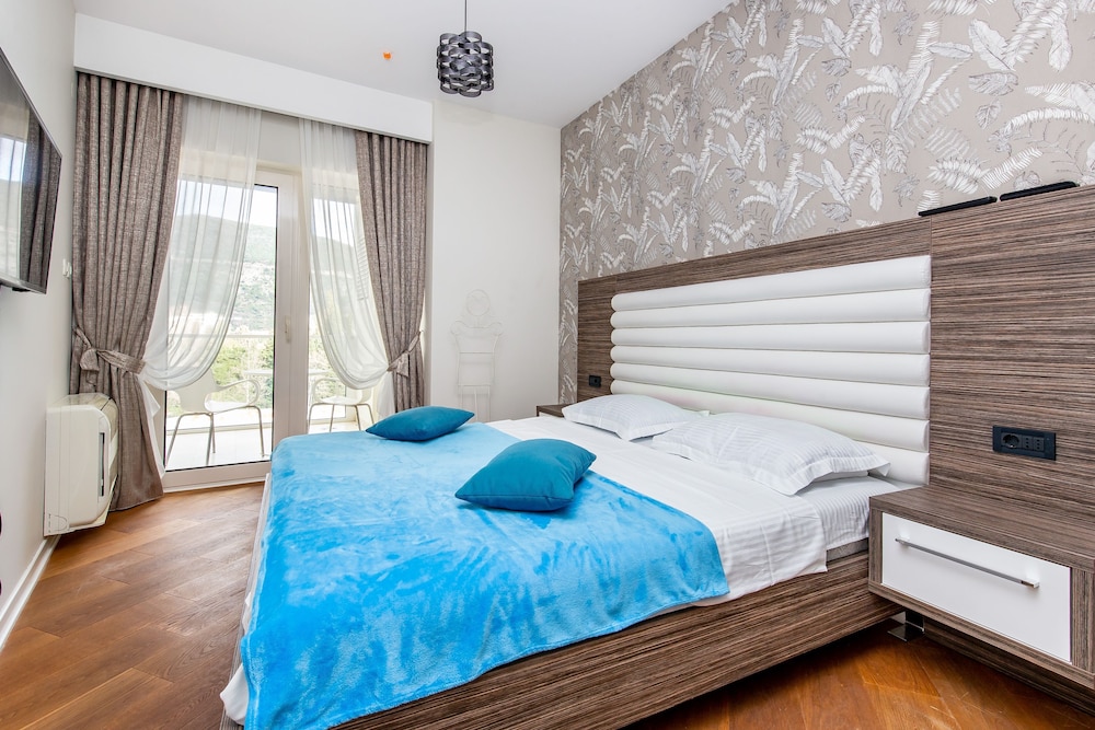 Family Apartment, 1 Bedroom, Partial Sea View