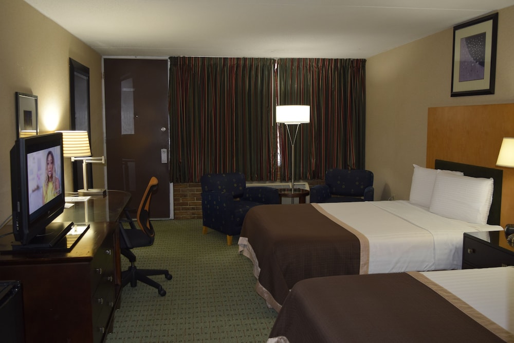 Deluxe Room, 2 Queen Beds, Pool View (No Pets Allowed) photo 3