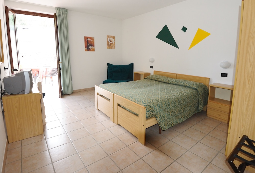 Standard Double Room, Balcony, Mountain View photo 2
