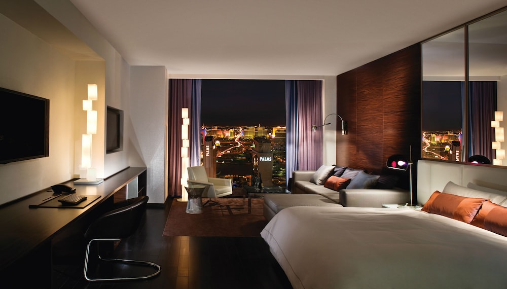 Studio Suite - One King Bed, Strip View - Photo 4