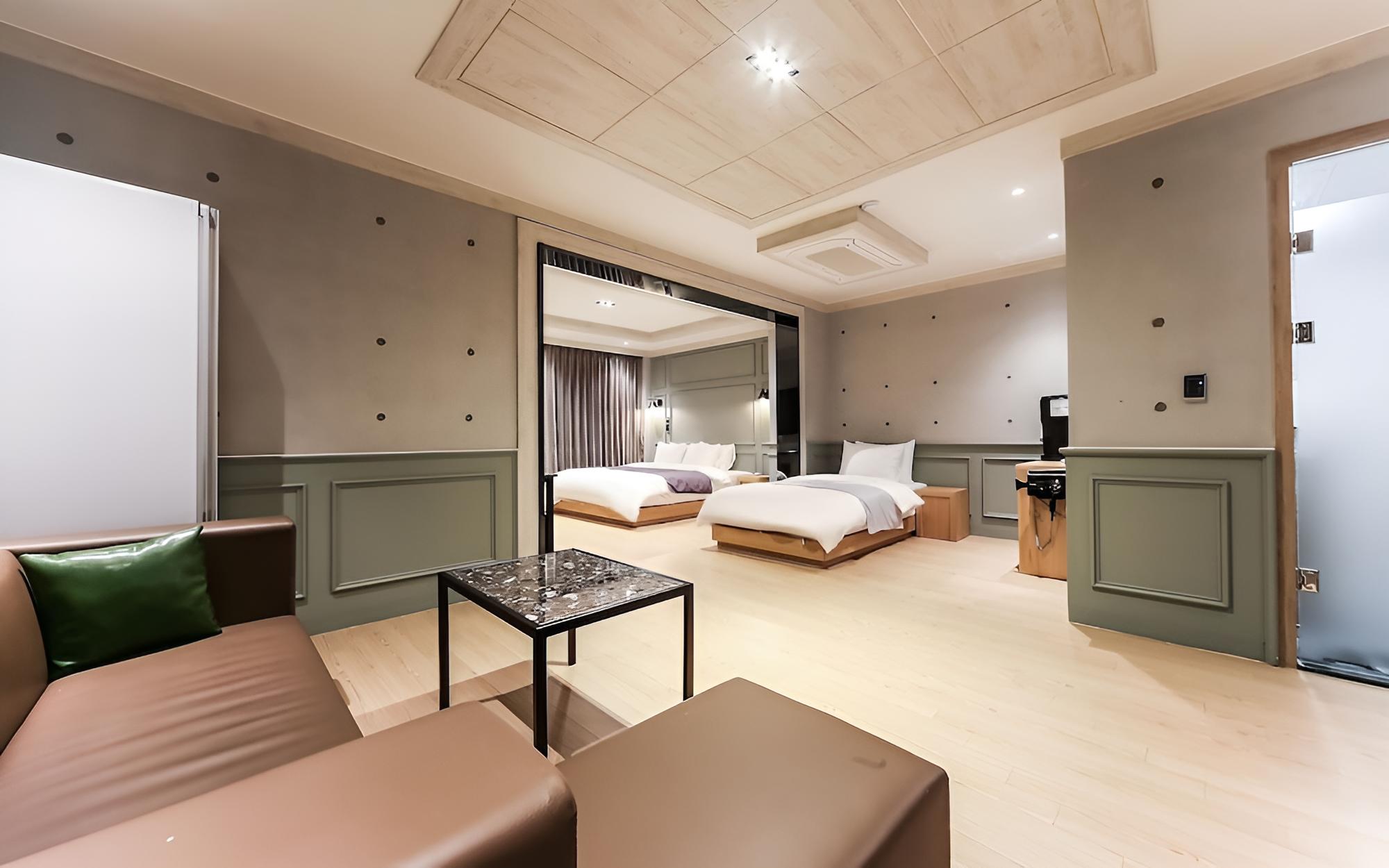 Room (Twin Standard) - Photo 2