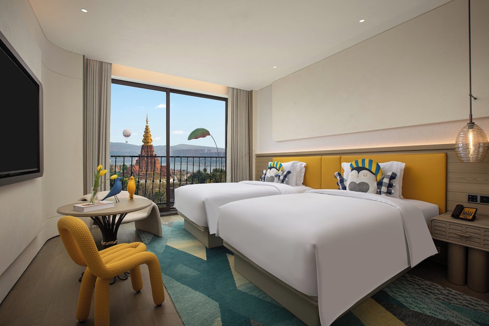 Standard Room, 2 Twin Beds, Balcony (Golden Pagoda View) photo 1