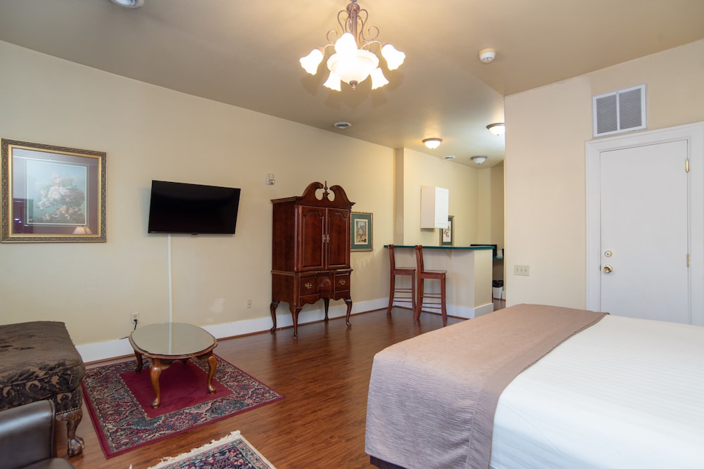 Deluxe Room, 1 King Bed - Photo 6