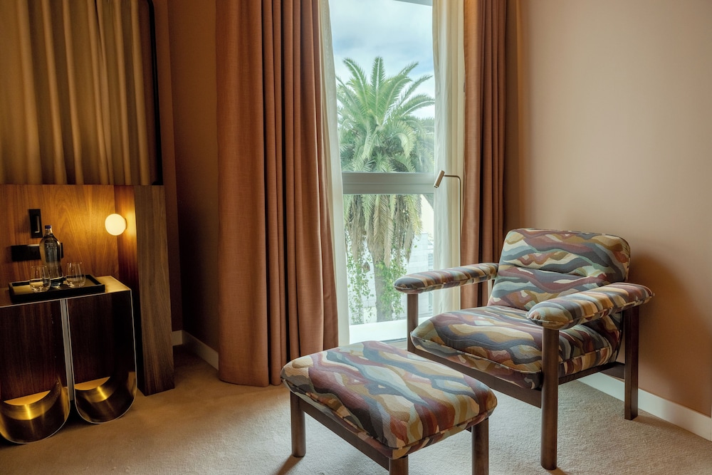 Junior Suite, 1 King Bed - Photo 2