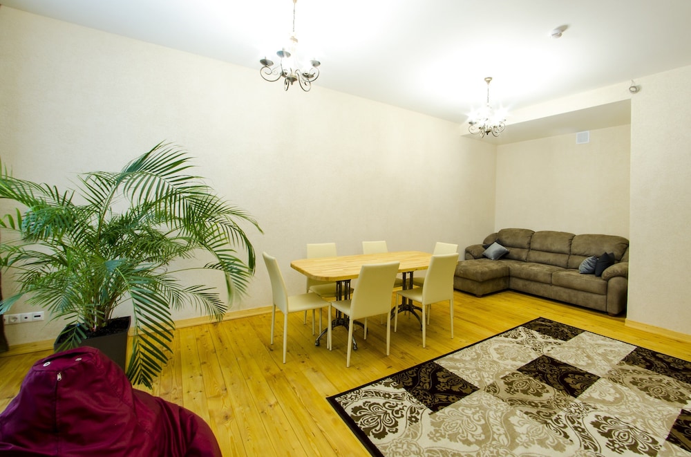 Grand House, 2 Bedrooms photo 2