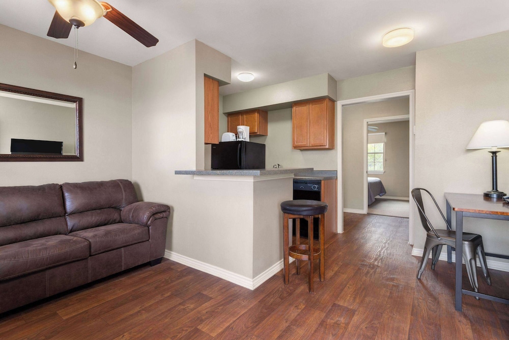 Suite, 1 Bedroom, Non Smoking photo 1