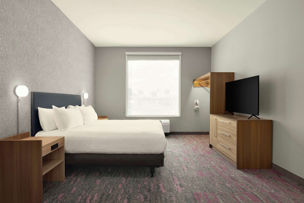 Suite, 1 King Bed, Bathtub