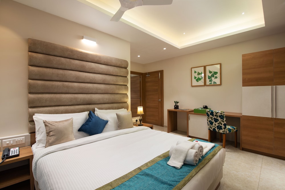 Club Room, 1 King Bed photo 2