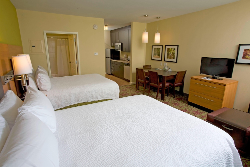 Studio, 2 Queen Beds