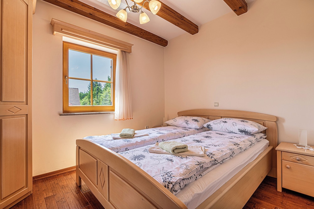 Family House, Multiple Bedrooms, Mountainside (Vineyard Cottage Stepan)