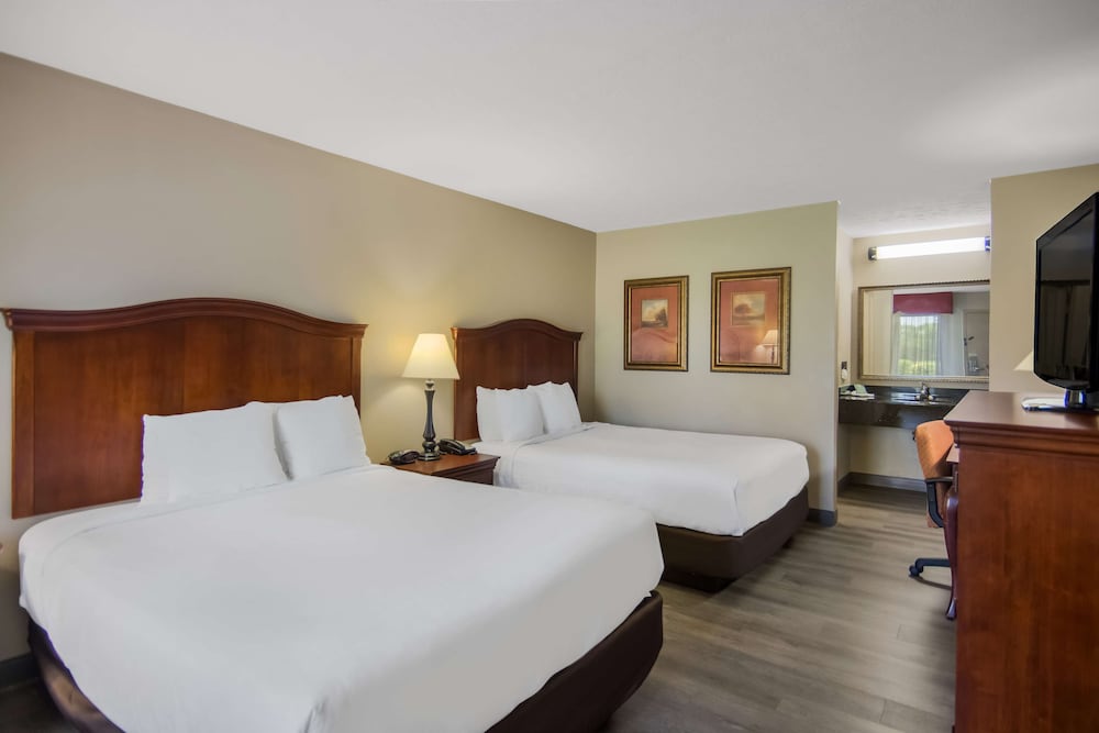 Standard Room, 2 Queen Beds, Smoking, Refrigerator & Microwave photo 2
