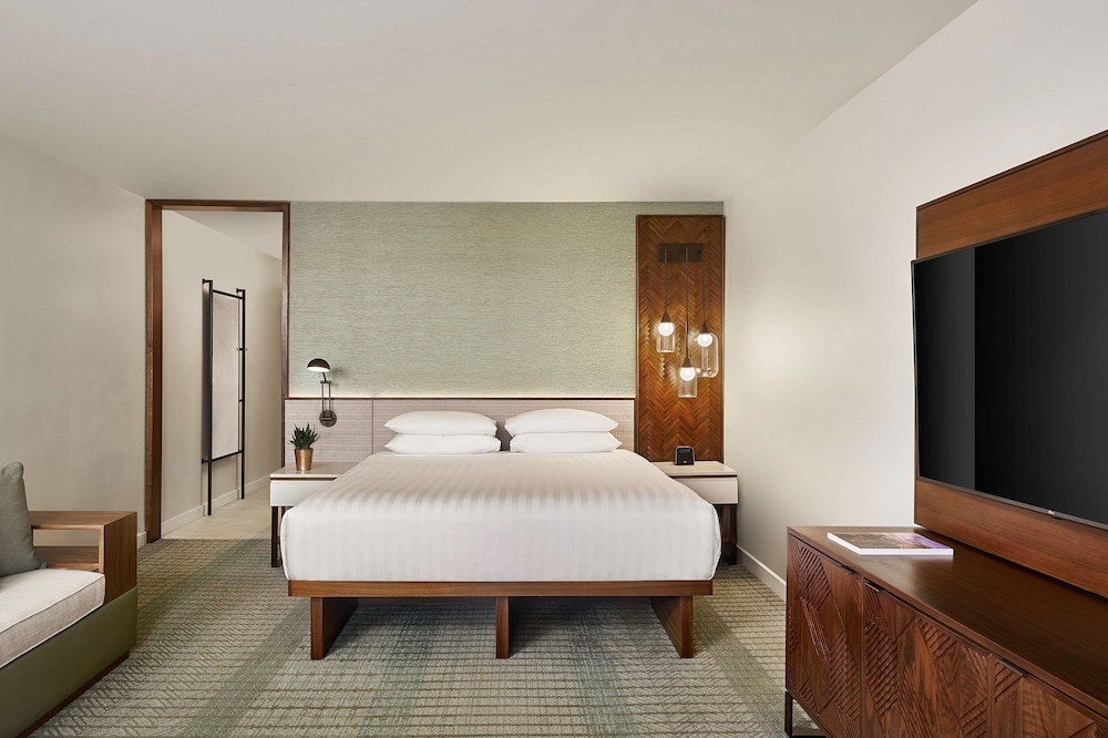 King Room with One King Bed and Sofa Bed (Non Smoking)