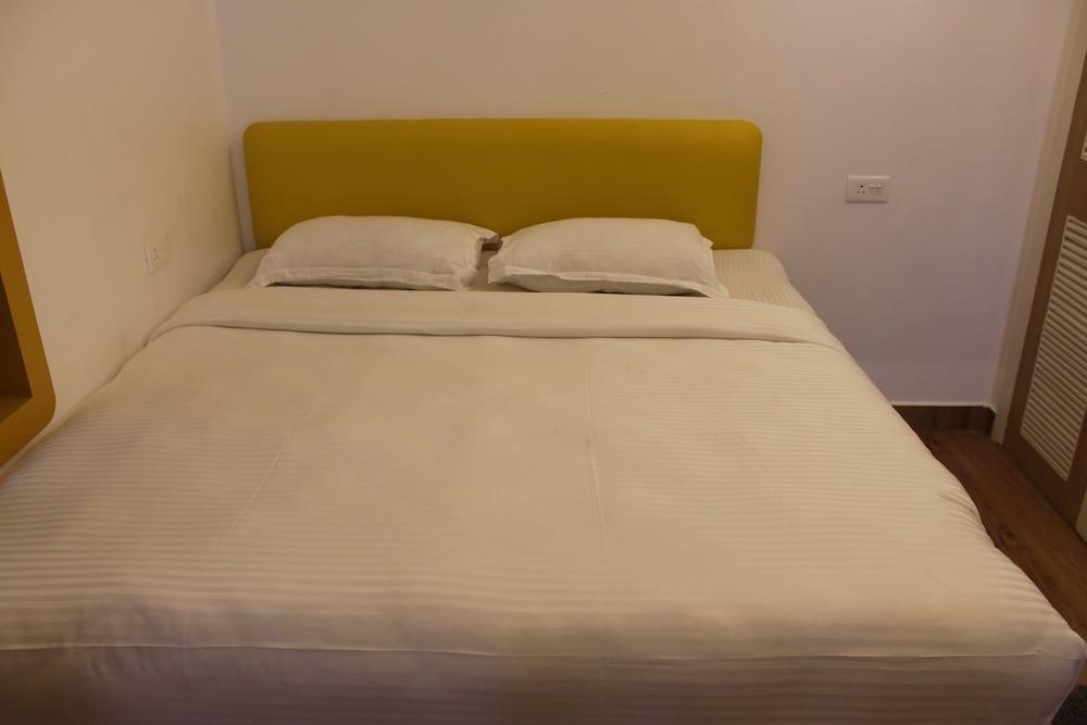 Economy Single Room, 1 Twin Bed, Pool View photo 1