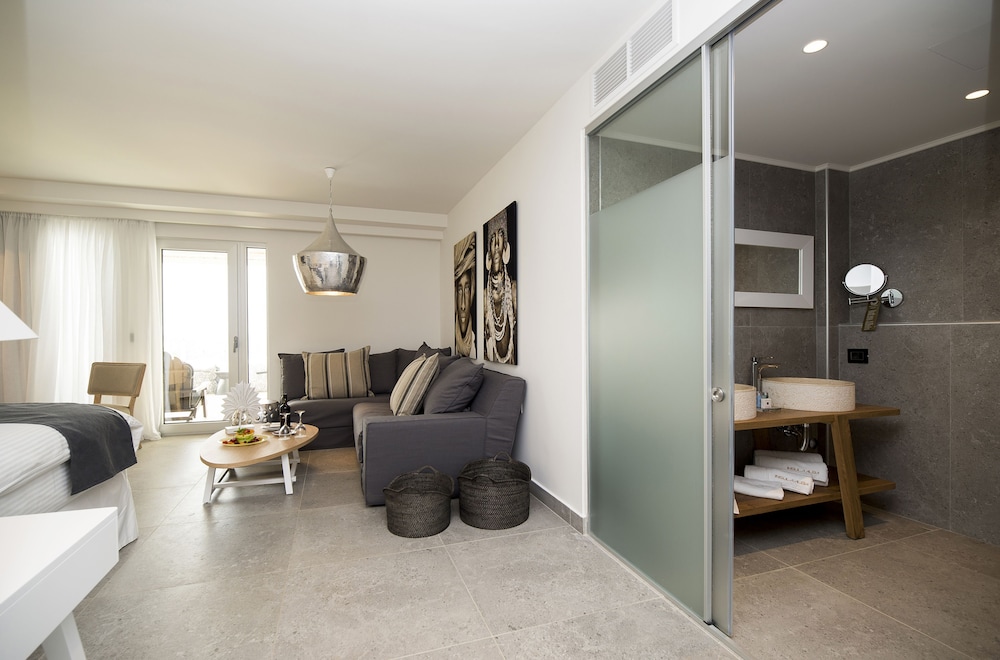 Suite, Pool Access, Sea View