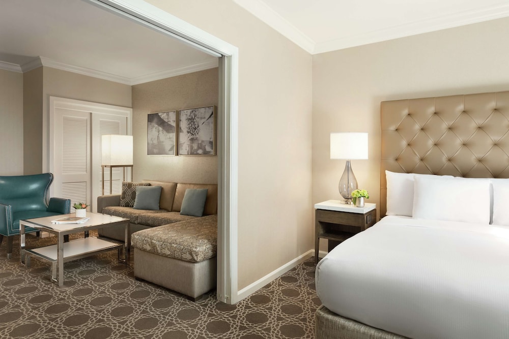 Suite, 1 King Bed - Photo 5