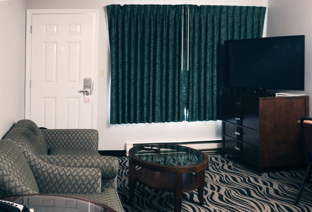 Suite, 1 Queen Bed, Kitchen photo 3
