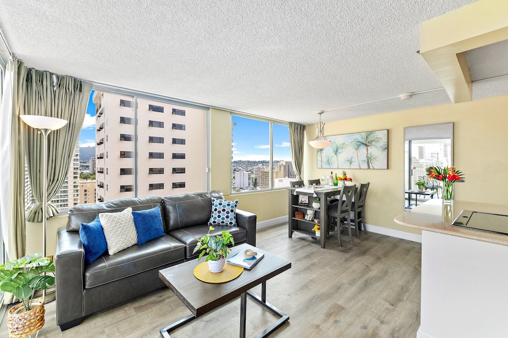 Pacific Monarch - 1 BR - Ocean & City Views: Design Apartment, 1 Bedroom, Balcony, Partial Sea View (0037) photo