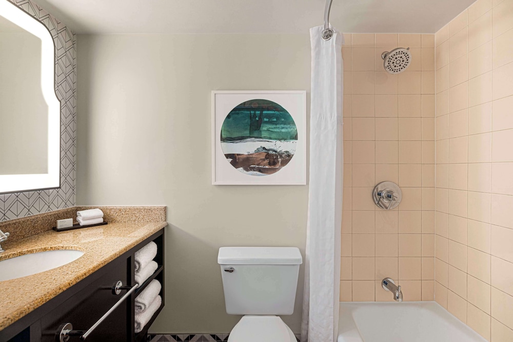 Suite, 2 Queen Beds, Balcony - Photo 14