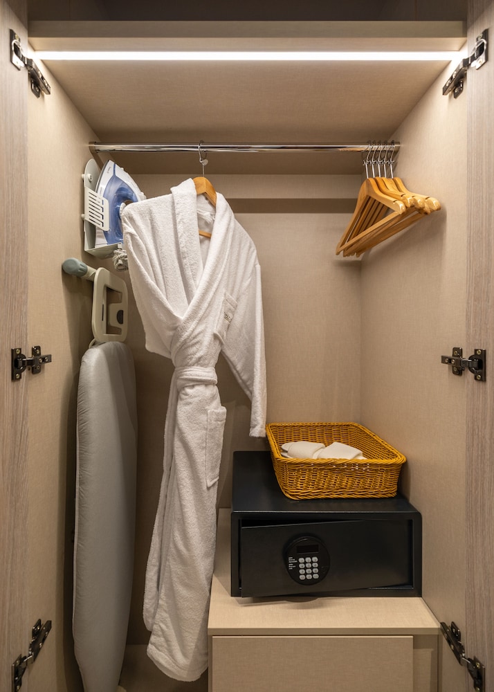 Deluxe Double Room - Photo 7