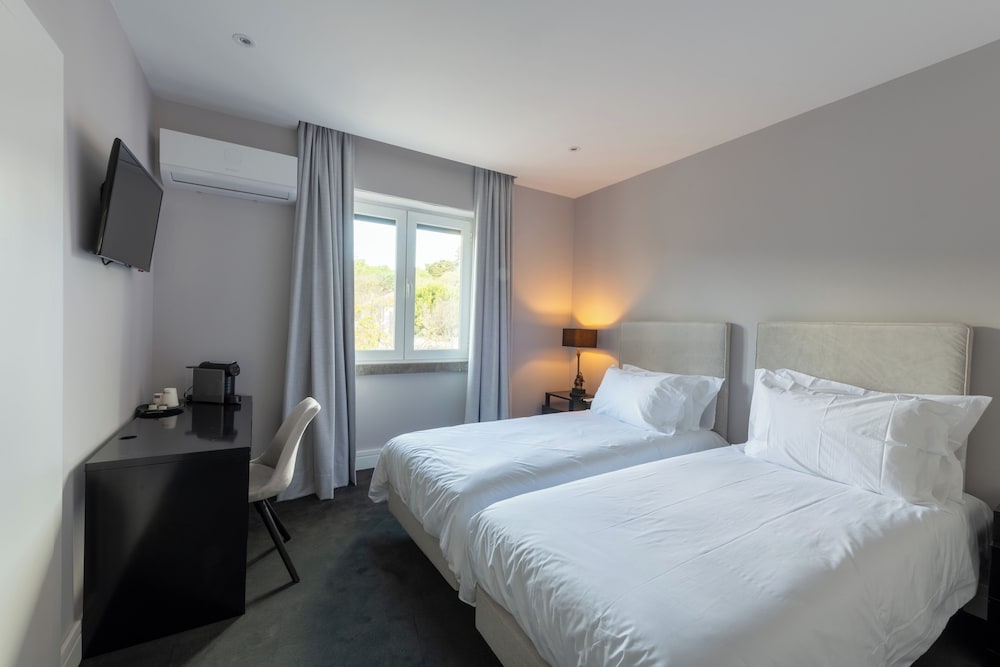 Comfort Twin Room, City View