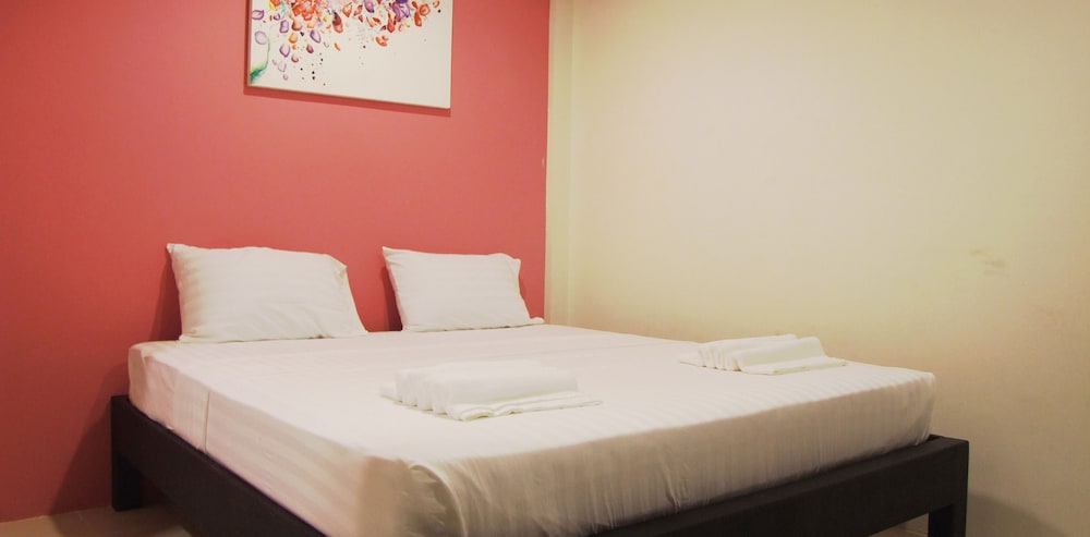 Economy Studio, 1 King Bed photo 2