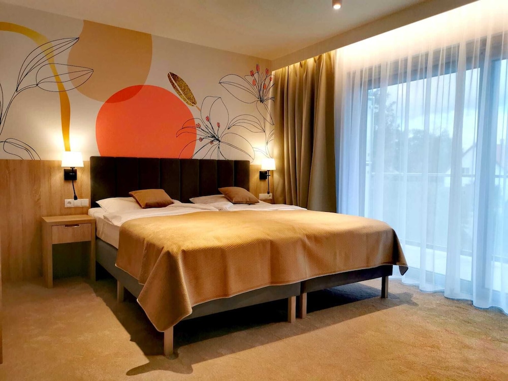 Classic Double or Twin Room, 1 King Bed photo 3