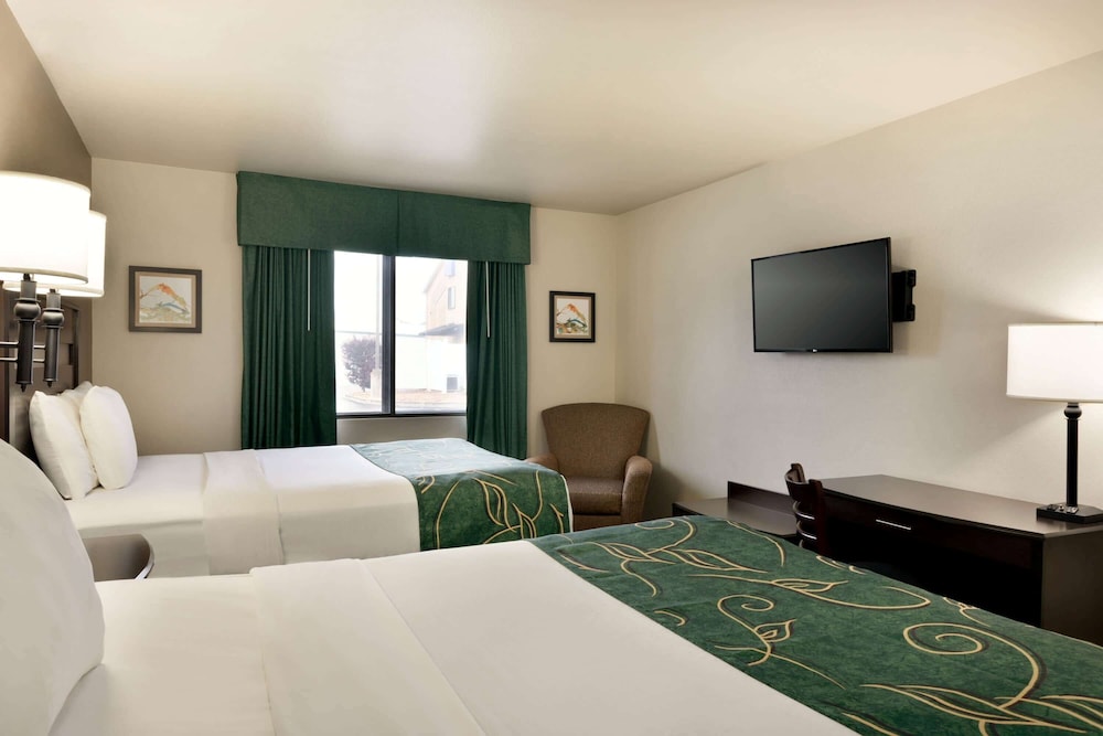 Room, 2 Queen Beds, Accessible, Non Smoking - Photo 1