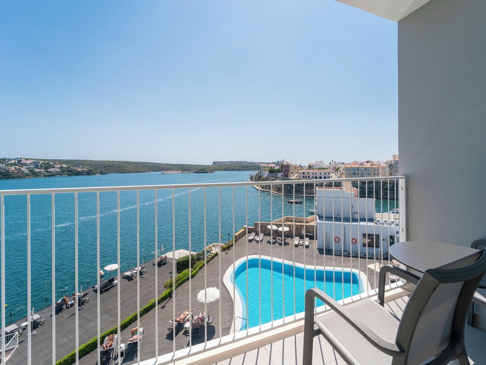 Premium Double Room Single Use, Sea View (& Pool view) - Photo 12