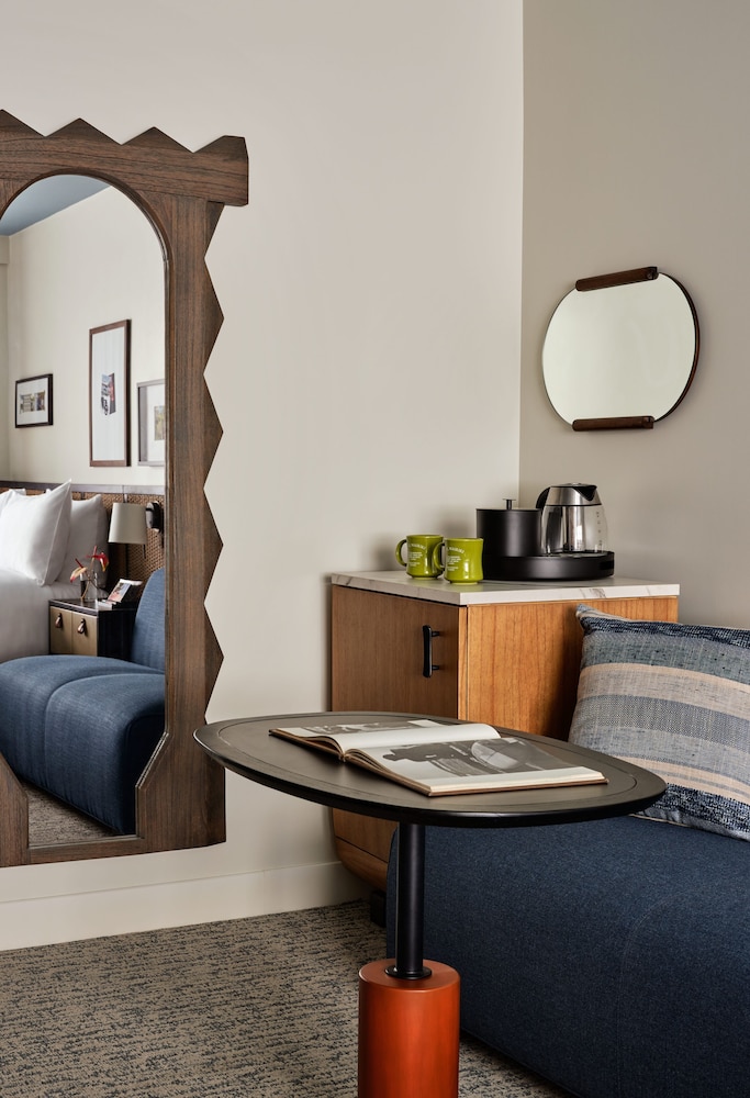 Standard Room, 1 King Bed - Photo 2