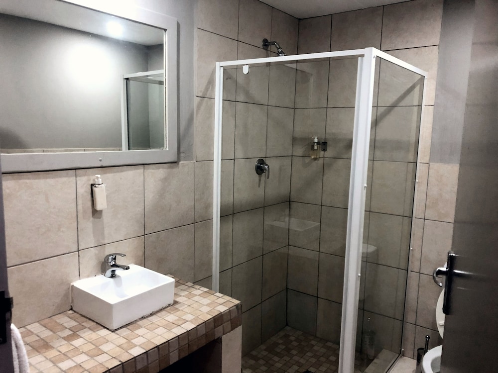 Standard Room, 2 Twin Beds, Pool Access, Pool View - Photo 11
