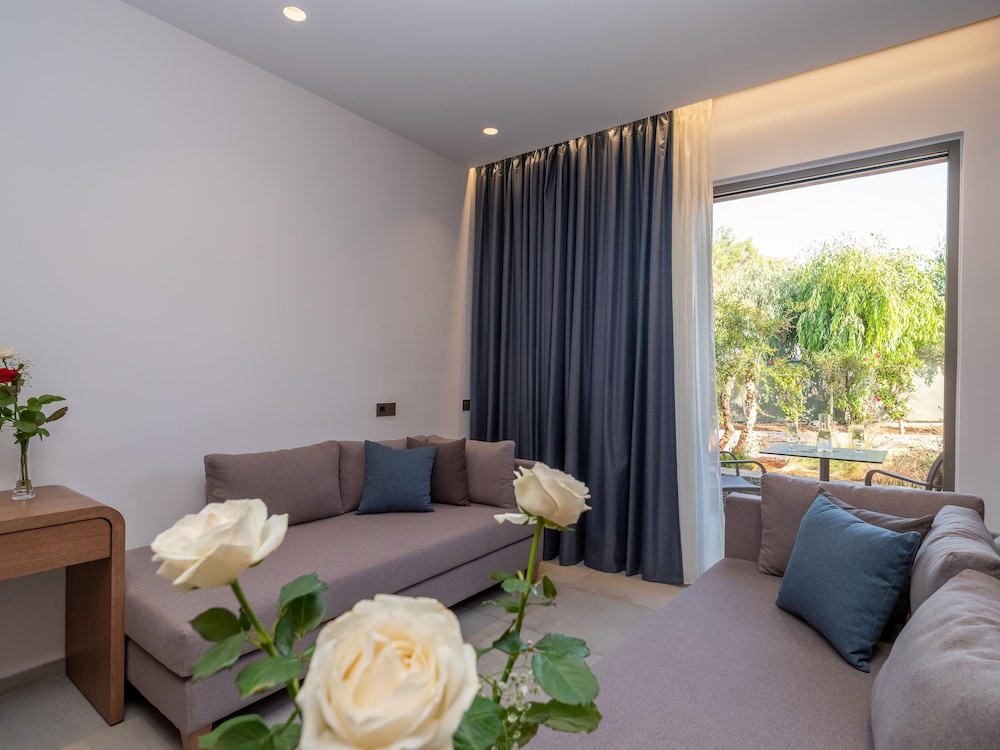 Premier Suite, 2 Bedrooms, 2 Bathrooms, Partial Sea View thumbnail 5